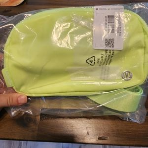 Lululemon everywhere belt bag